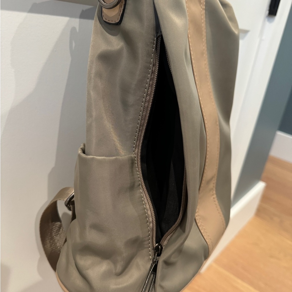 Travel backpack - Picture 5 of 6